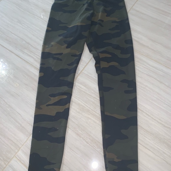 Victoria Secret ultimate leggings - Picture 3 of 3